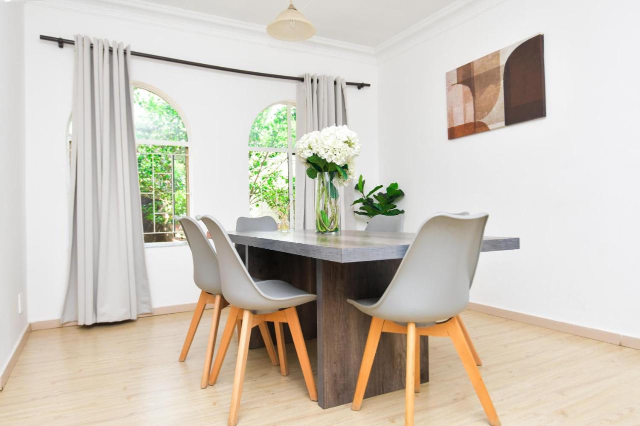 Spacious Menlyn Maine Villa Pretoria-Noord エクステリア 写真