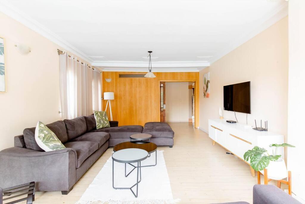 Spacious Menlyn Maine Villa Pretoria-Noord エクステリア 写真