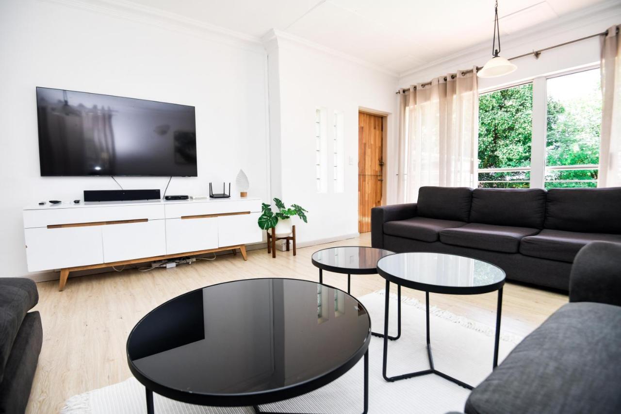 Spacious Menlyn Maine Villa Pretoria-Noord エクステリア 写真