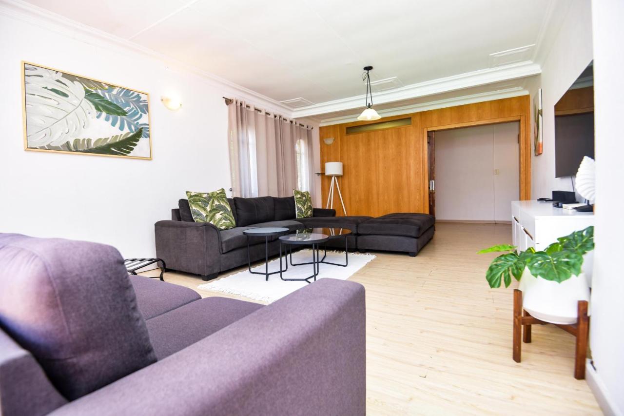Spacious Menlyn Maine Villa Pretoria-Noord エクステリア 写真