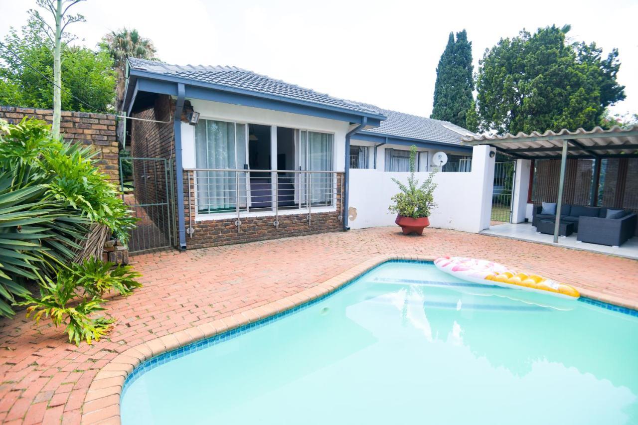 Spacious Menlyn Maine Villa Pretoria-Noord エクステリア 写真