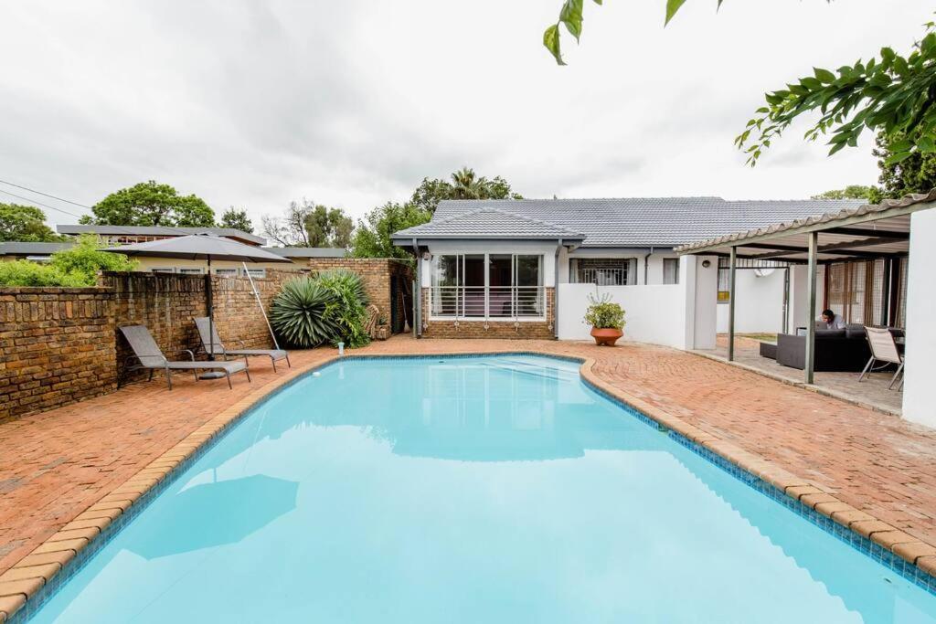 Spacious Menlyn Maine Villa Pretoria-Noord エクステリア 写真