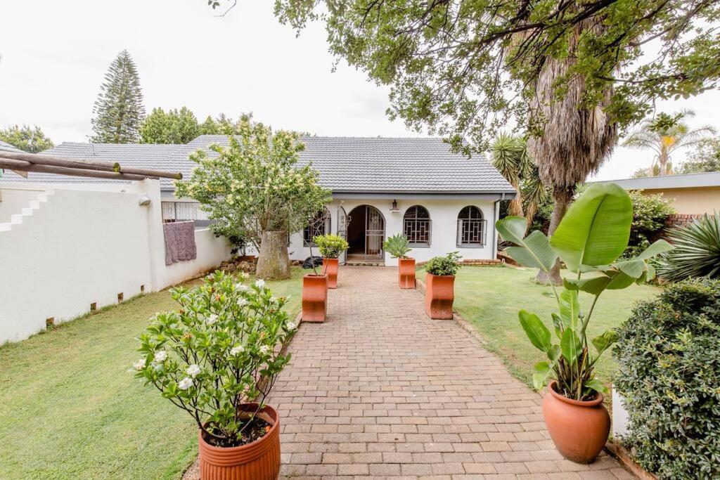 Spacious Menlyn Maine Villa Pretoria-Noord エクステリア 写真