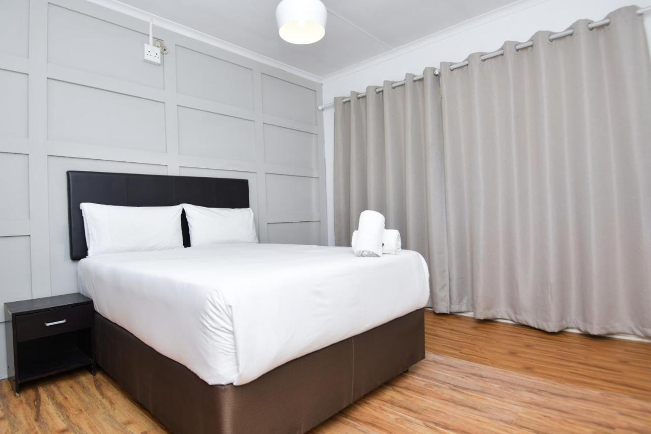 Spacious Menlyn Maine Villa Pretoria-Noord エクステリア 写真